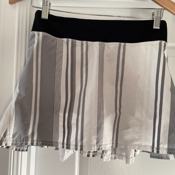 Lululemon Tennis Skirt - size 4 - Picture 4 of 16